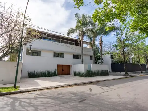 Casa de 7 ambientes en venta. Beccar, Boating Club.