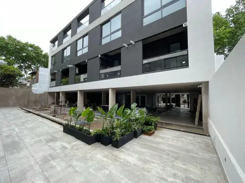 Venta Ultimo triplex 4 ambientes con jardin 