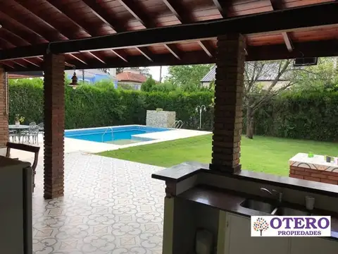Casa en Venta con 4 cocheras