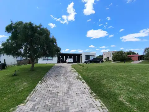 Casa 5 ambientes con 2 baños