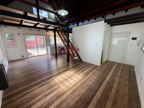 Depto Tipo Casa 2 ambientes con 1 baño