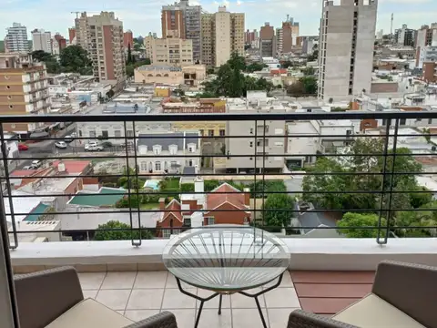 León Guruciaga 100