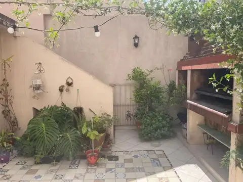 Depto Tipo Casa en Alquiler con 1 cocheras