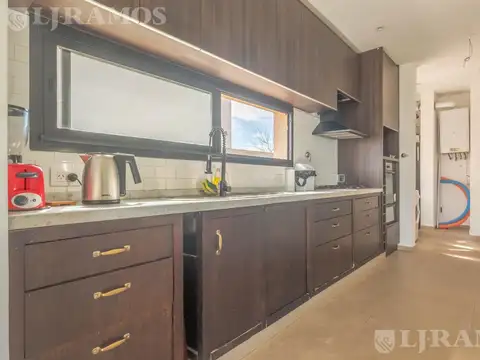 Casa 5 ambientes con 3 baños