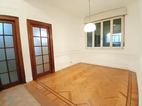 EXCELENTE DEPTO. DE ESTILO-PISOS Y ABERTURAS ORIGINALES