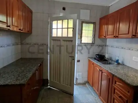 Casa en Alquiler con 1 cochera