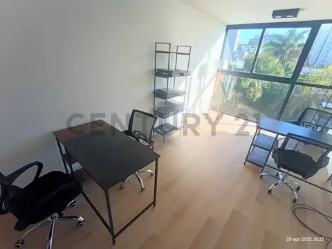 VENTA DE OFICINA CON TERRAZA PRIVADA,  Ituzaingó centro Norte