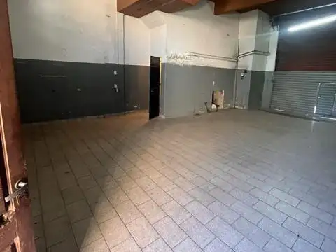 Local comercial en alquiler en General Pacheco - Sobre Av. de Los Constituyentes.