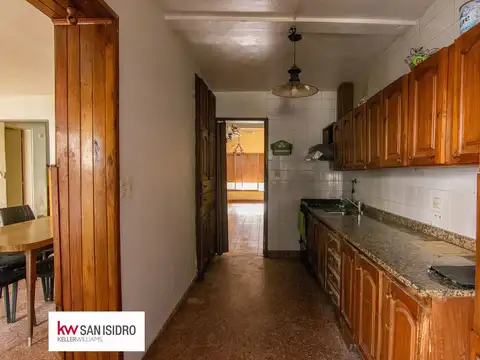 Casa 4 ambientes con 2 baños