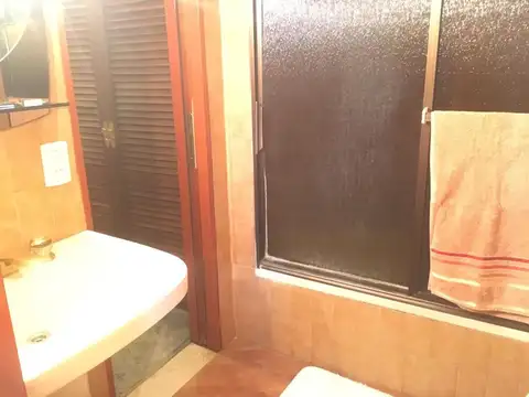 Casa 5 ambientes con 4 baños