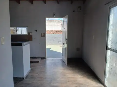 Departamento en Alquiler en González Catan, $ 450.000