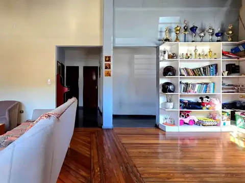 Casa 4 ambientes con 2 baños