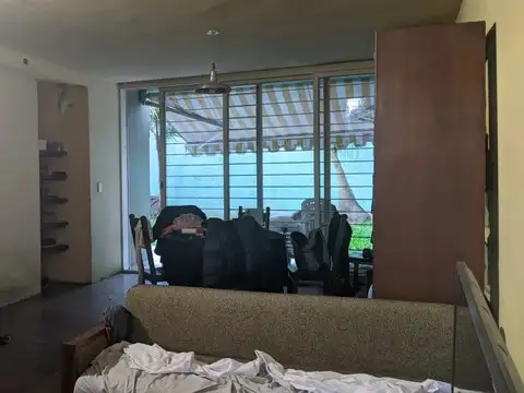 VENTA – ACOGEDORA CASA 5 AMBIENTES – SAAVEDRA