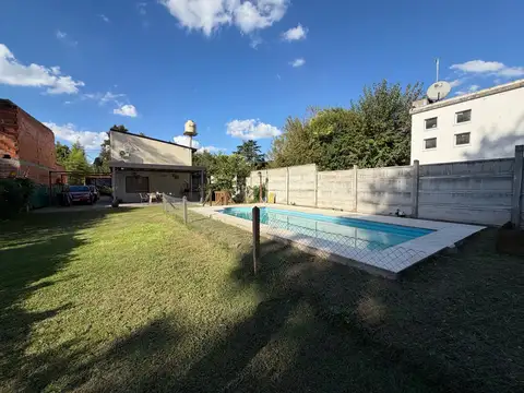 Casa en Venta con 3 cocheras