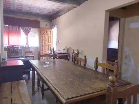 Casa 4 ambientes con 1 baño