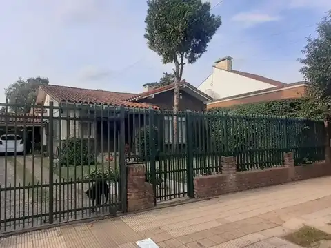 IMPORTANTE CHALET SOBRE LOTE DE 615 M2 - ZONA RESIDENCIAL -