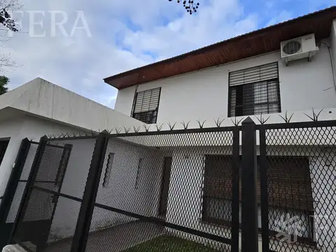 Venta PH 4 ambientes con jardín y cochera en Bernal Oeste