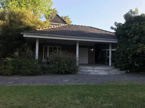 Excelente Casa 6 Amb En Barrio Privado El Carmen