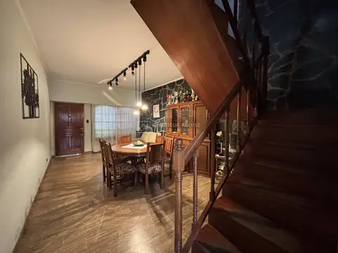 Casa 5 ambientes con 2 baños