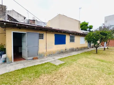 Casa en lote propio con jardín muy buena ubicacion Boulogne