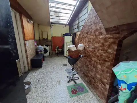 Casa 8 ambientes con 4 baños
