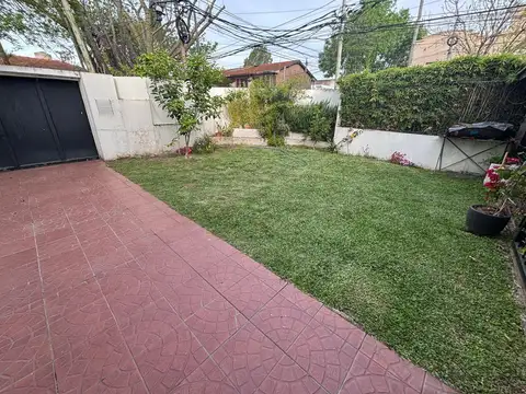 Casa 1 planta, jardín. Cochera. Olivos