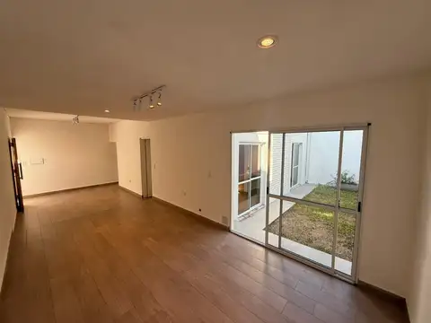 VENTA-CASA-INTERNO UNICO-DOS DORMITORIOS-MUY LUMINOSO-SARGENTO CABRAL