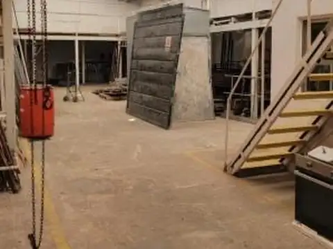 Galpón en alquiler de 400m2 ubicado en Villa Sarmiento disponible enero