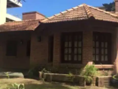 OPORTUNIDAD UNICA  u$190mil. CASA PINAMAR CENTRO, DIVINA COMPLETA! CON LOTE MULTIFAMILIAR  GRAN OPORTUNIDAD A FUTURO 