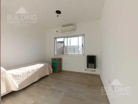 Casa en  venta-dos dormitorios-patio-cochera-luminosa-moderna-barrio semi cerrado