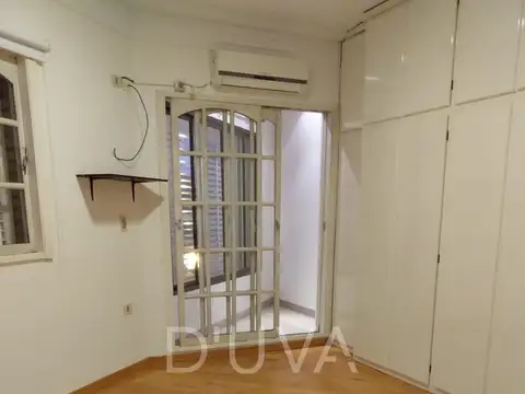 Casa en Alquiler con 2 cocheras