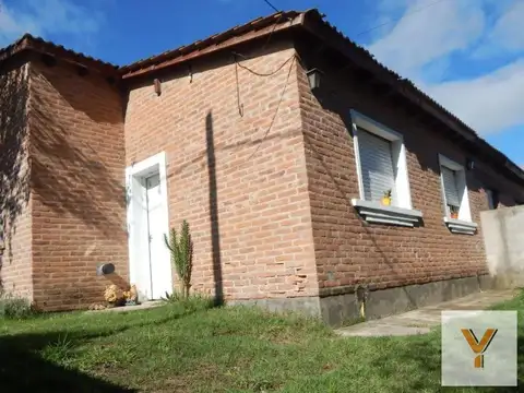Casa venta - 2 dormitorios 1 baño 1 cochera - 313mts2 totales - Suipacha