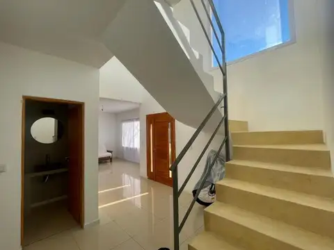 Casa 4 ambientes con 3 baños