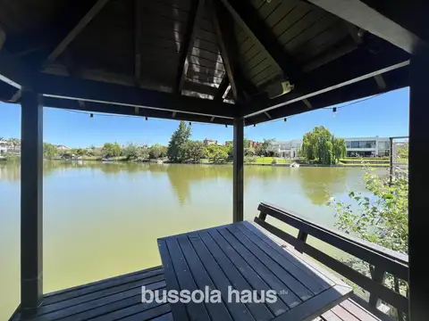 Casa en venta con 4 dormitorios al lago en Nordelta