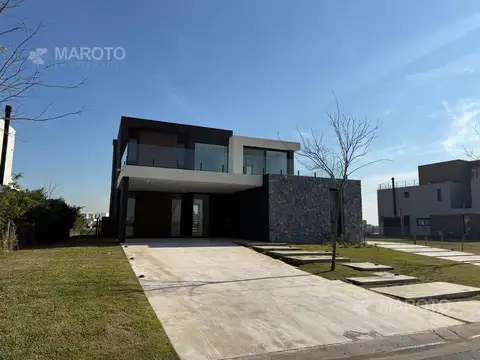 Casa a estrenar frente a la laguna en alquiler anual en Puertos - Costas