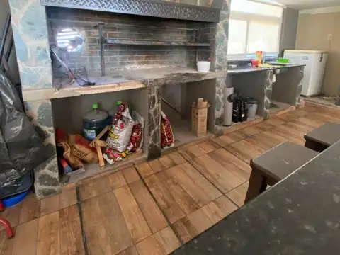 Casa 6 ambientes con 5 baños