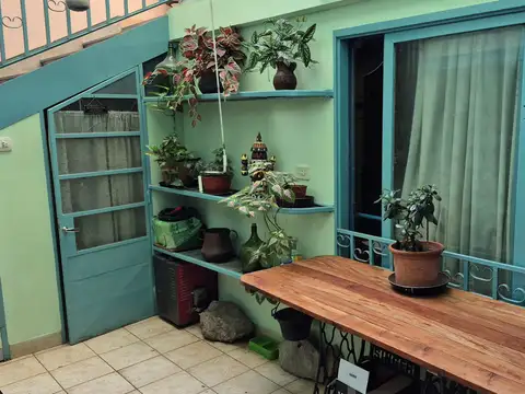 Departamento tipo casa en venta en Monte Castro