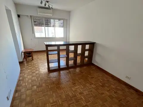 Alquiler. Monoambiente. Santos Dumont y Cabildo.