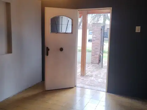 Casa 2 ambientes con 1 baño