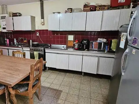 VENTA CASA PH - DE 2 DORMITORIOS, COCHERA Y PATIO
