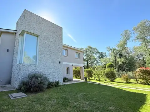 Avda. Circunvalación del Mar s/n entre las calles San José y San Jaime  al 100