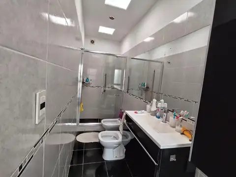 Departamento 5 ambientes con 2 baños
