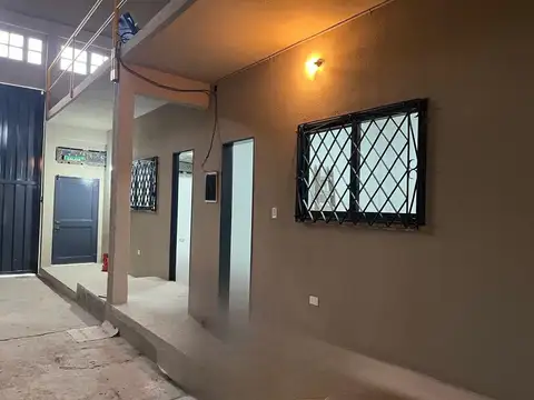 Alquiler Galpón Depósito 427 m² en Virreyes | Zonificación C3, Portón 4x4.10m y Próximo a Panamerica