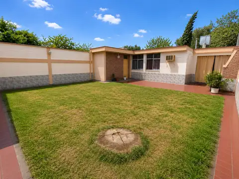 Casa 6 ambientes con 2 baños