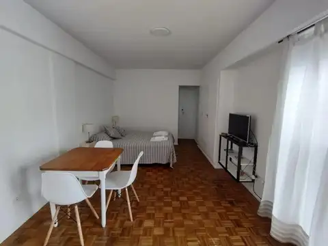 Combate De Los Pozos e/ Avenida Hipólito Yrigoyen y Adolfo Alsina