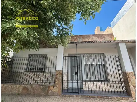 Casa el frente de 2 dormitorios en venta