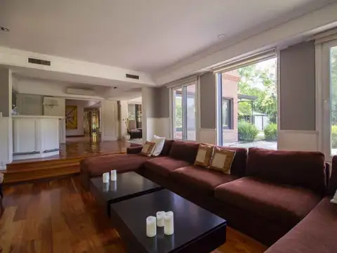 Casa 12 ambientes con 5 baños