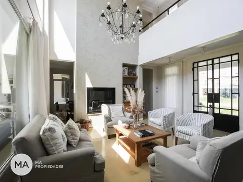 Casa 5 Dormitorios con jardín y pileta - Kentucky Club de Campo - Funes | Venta