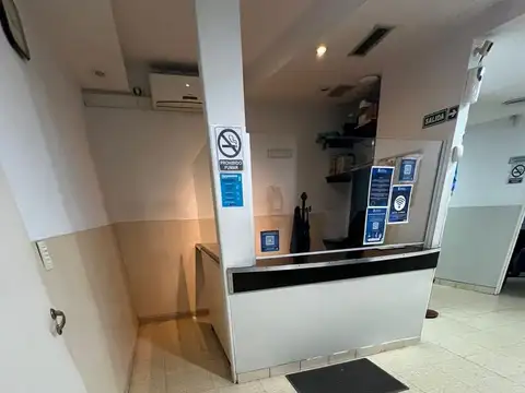 Amplia Oficina / Consultorio / Despachos - VENTA - Larrea esq San Luis