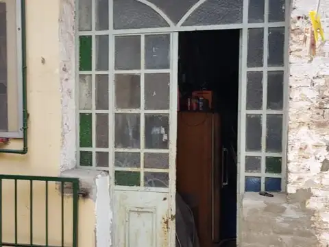 CASA 4 DORMITORIOS CON GARAGE, LOCAL Y FONDO LIBRE